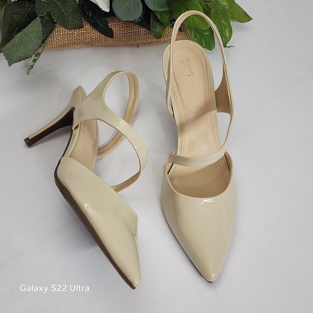 Elegant Pointed Slingback Heels in Cream